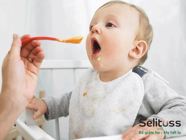 thuc-pham-can-tranh-khi-tre-ho-1